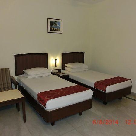 Hotel Thulashi Park شيناي المظهر الخارجي الصورة
