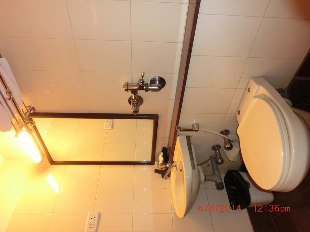 Hotel Thulashi Park شيناي الغرفة الصورة
