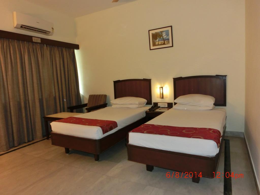 Hotel Thulashi Park شيناي الغرفة الصورة