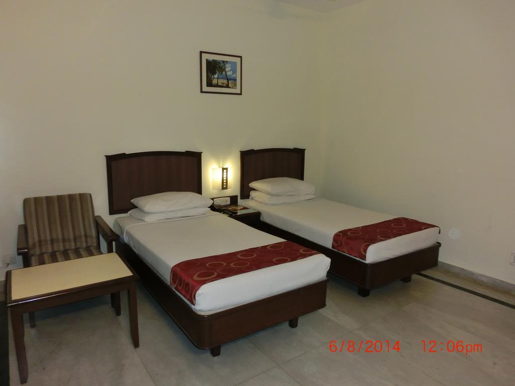 Hotel Thulashi Park شيناي المظهر الخارجي الصورة