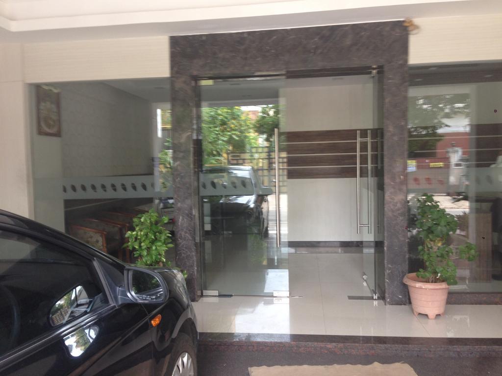 Hotel Thulashi Park شيناي المظهر الخارجي الصورة